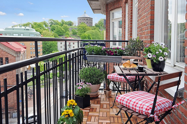 tips-membuat-balkon-menjadi-nyaman--indah